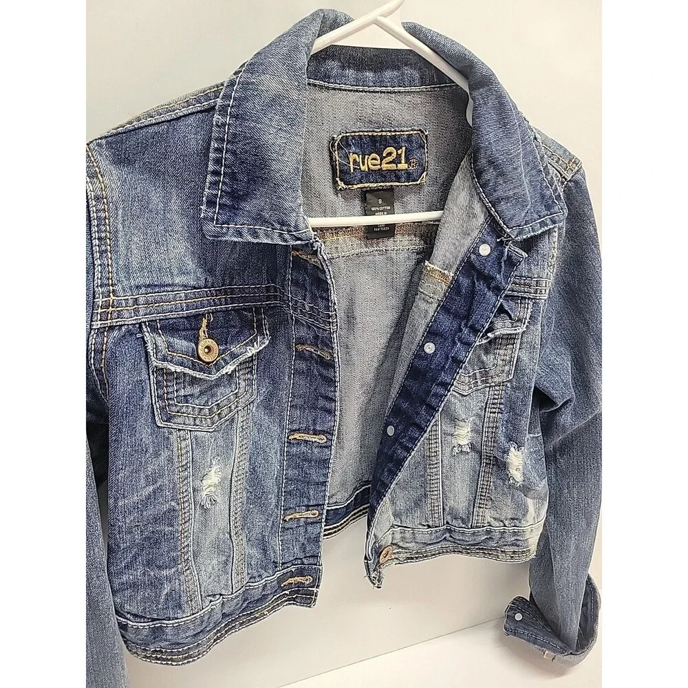 Rue 21 cropped Distessed Blue‎ denim jacket size Small